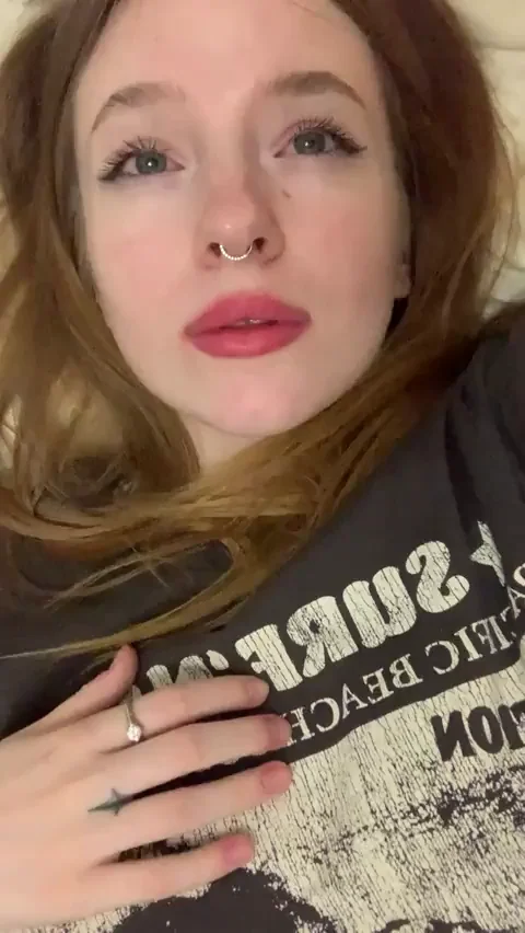 Teen Slut Drops Her Perky Tits and Flashes Full Nude Body