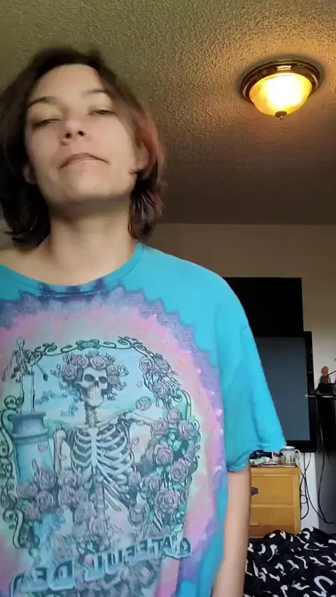 I love teasing in a baggy shirt