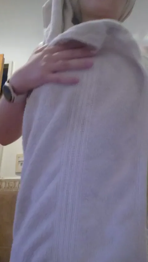 I'm your naughty girl, kiss my tummy [GIF]