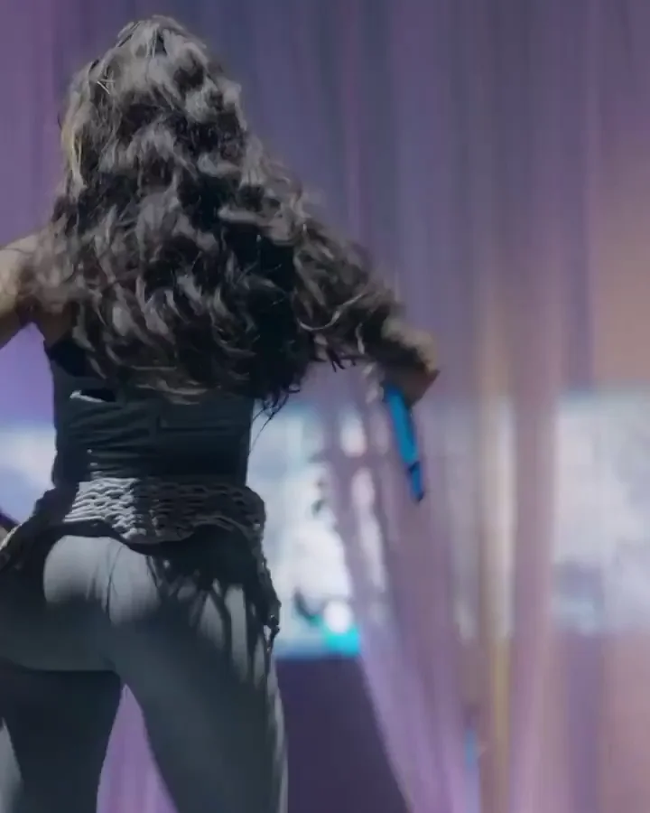 Kehlani's Jiggling Stage Booty: Thicc Ass Shakes in Tight Leggings