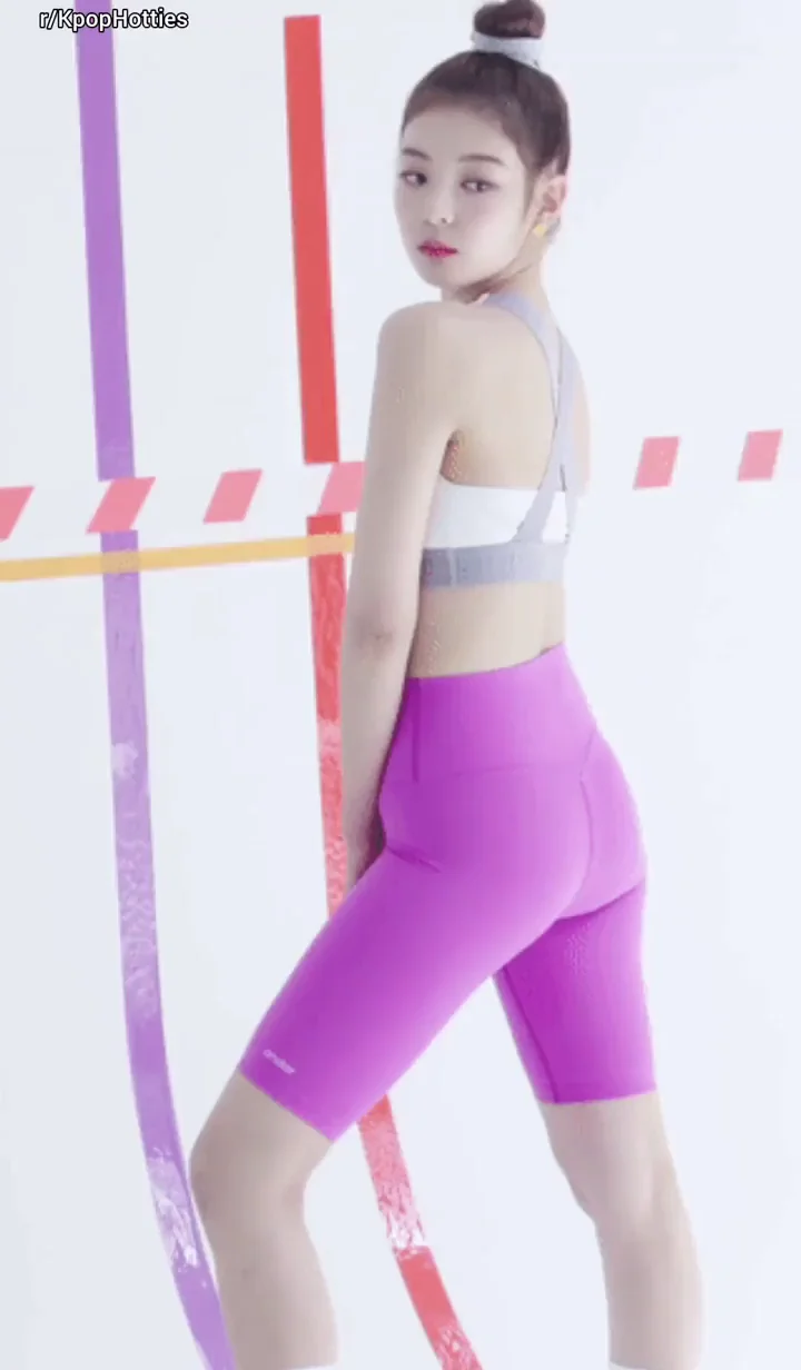 🔥 ITZY Lia's Juicy Ass Tease in Tight Pink Leggings 💦