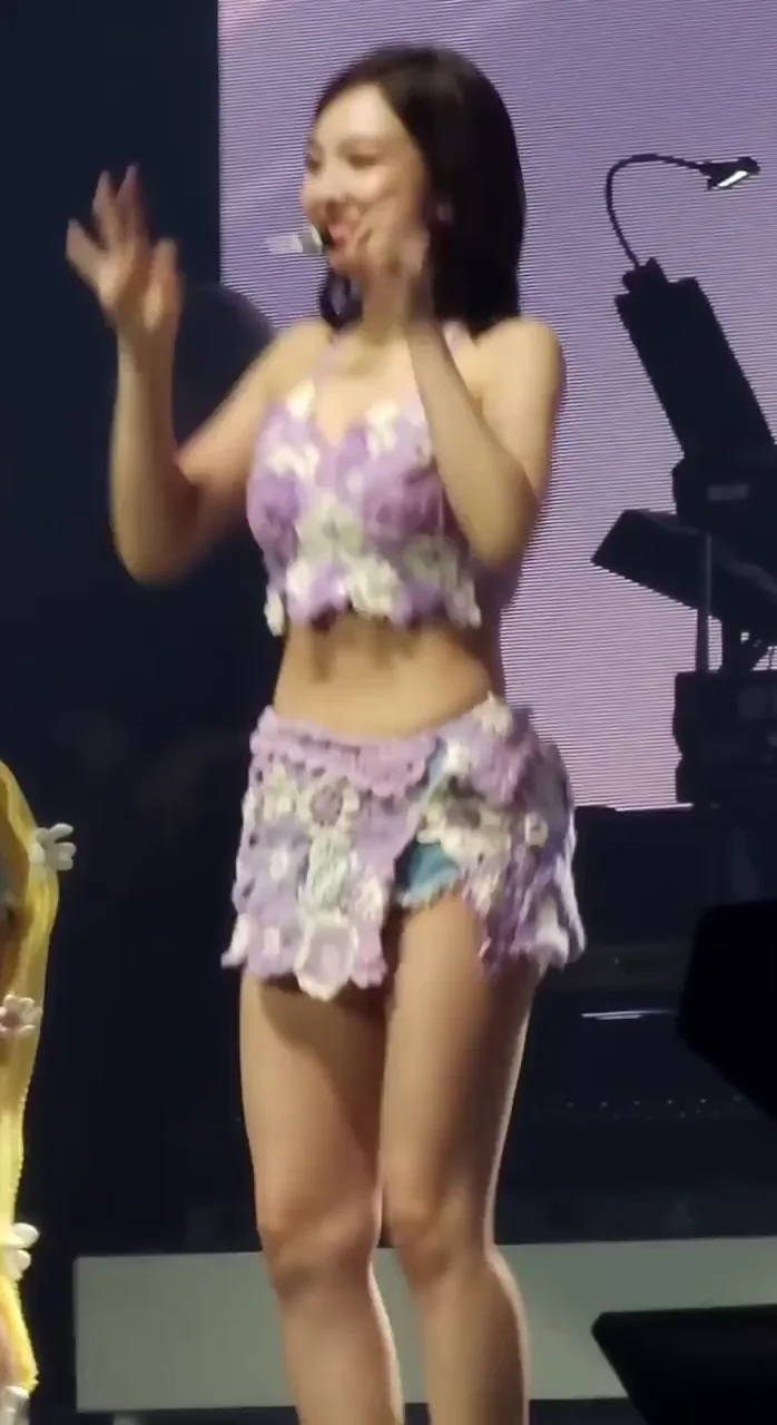 TWICE - NAYEON