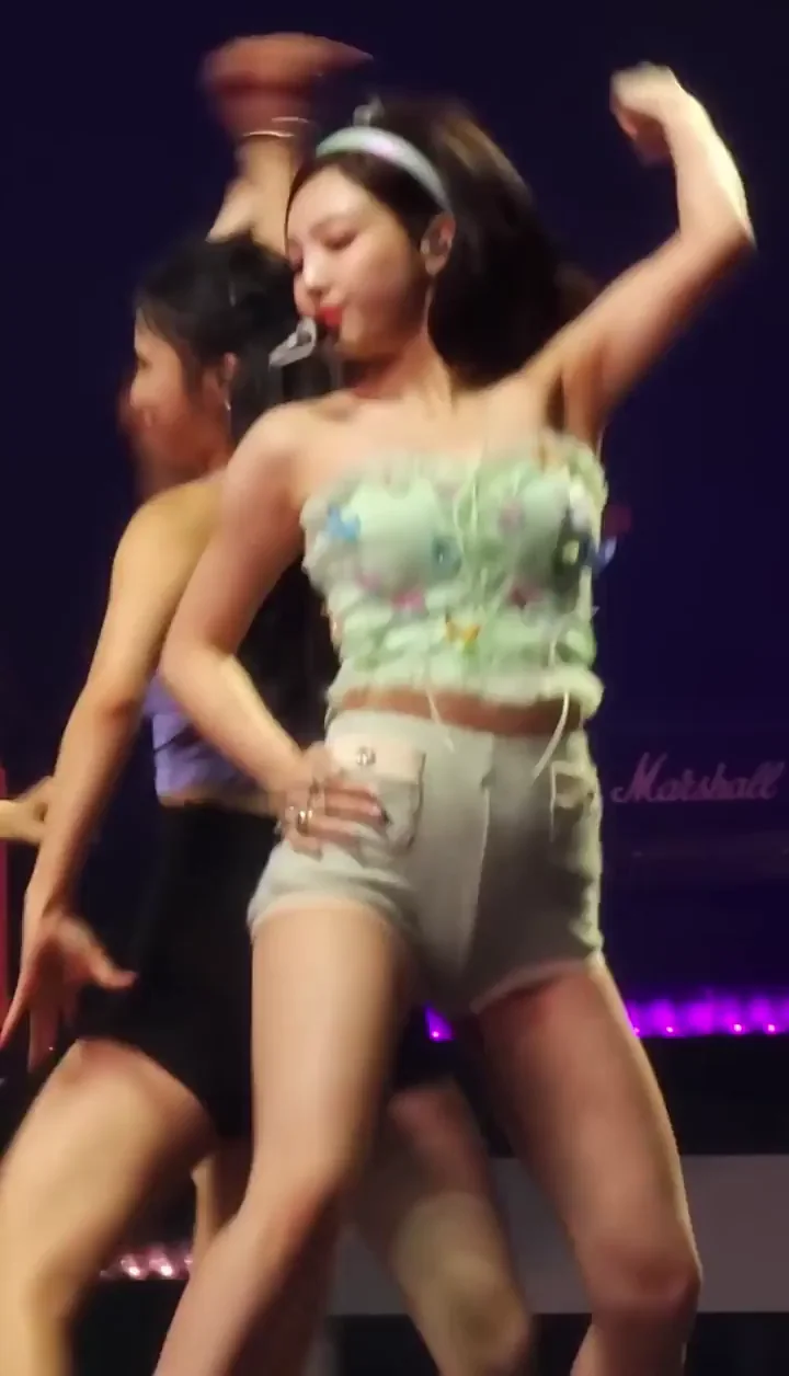 TWICE Nayeon's Slutty Stage Twerk - Kpop Fap Fuel