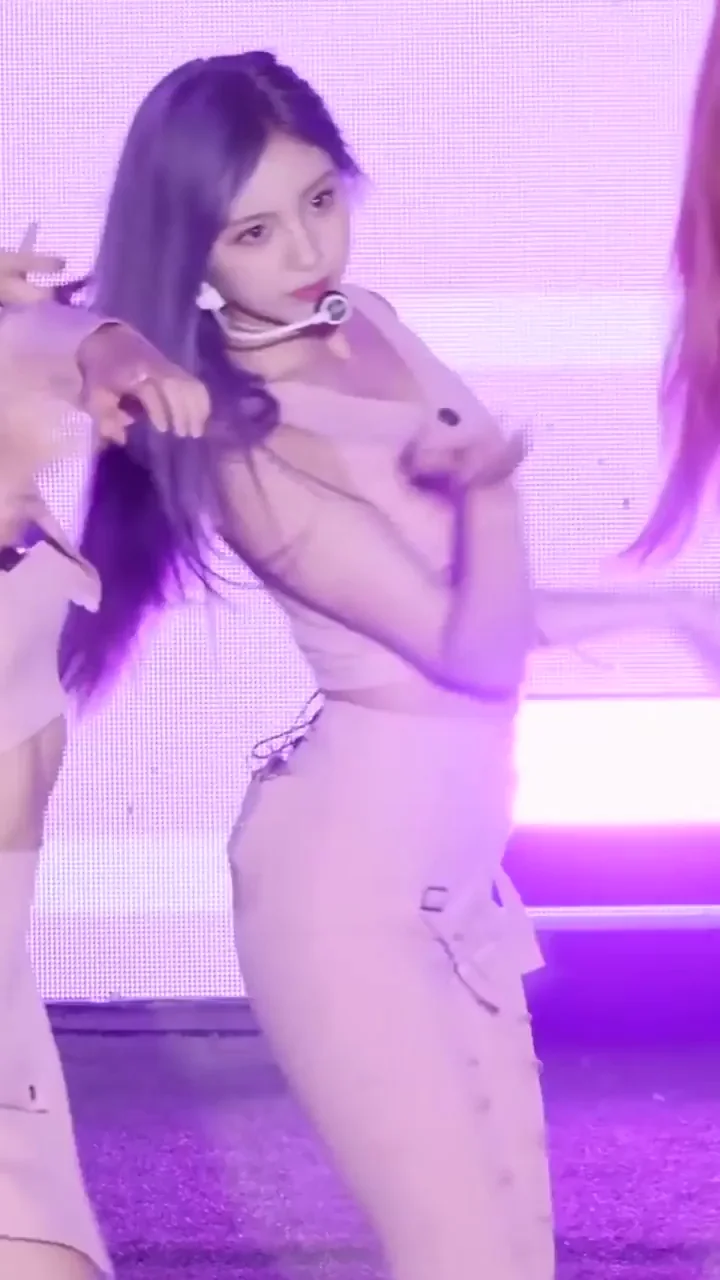 🔥 Kep1er Yeseo Teasing in Tight Pink Outfit 💦 Kpop Fap Fuel