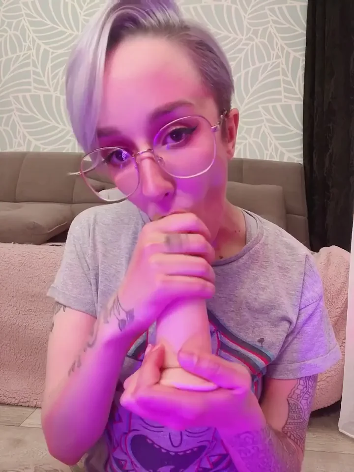 This is how a can serve your dick