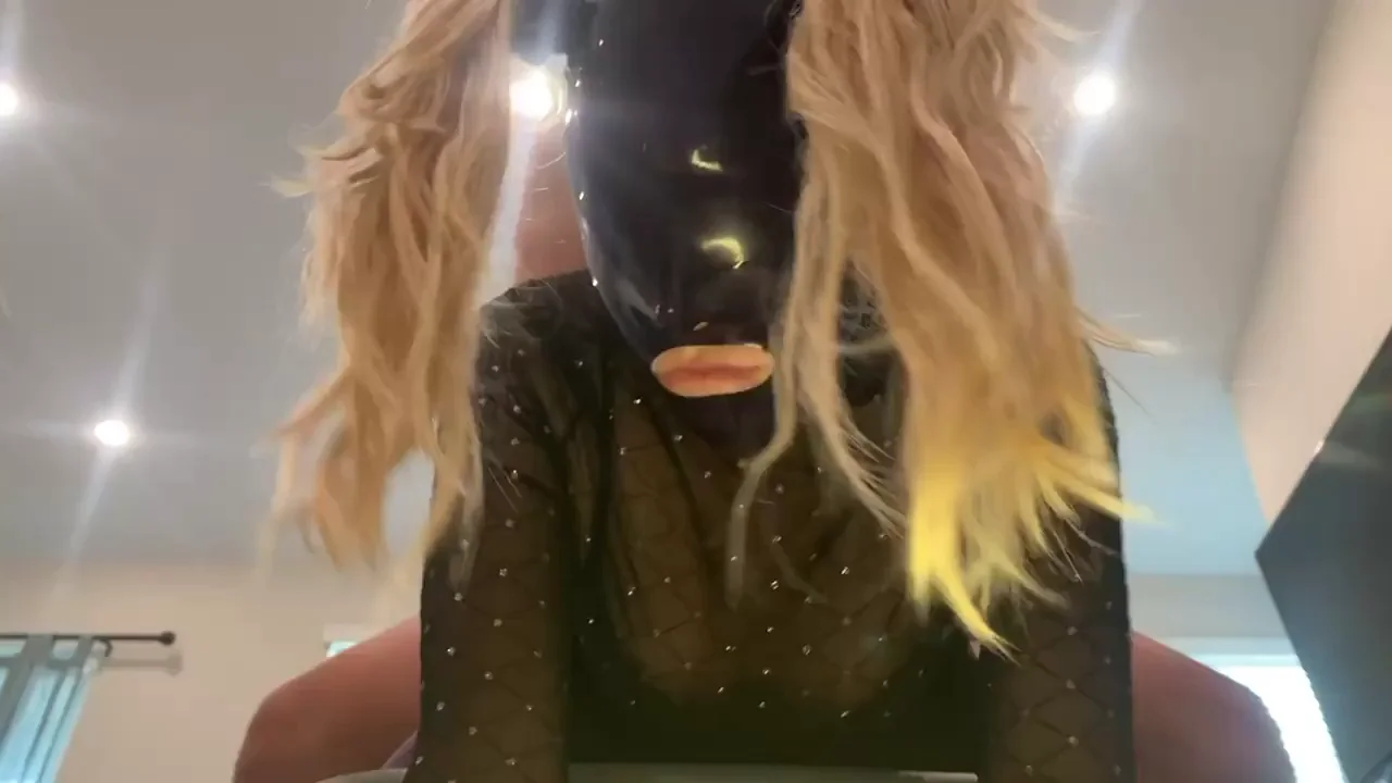 Faceless anal fucktoy