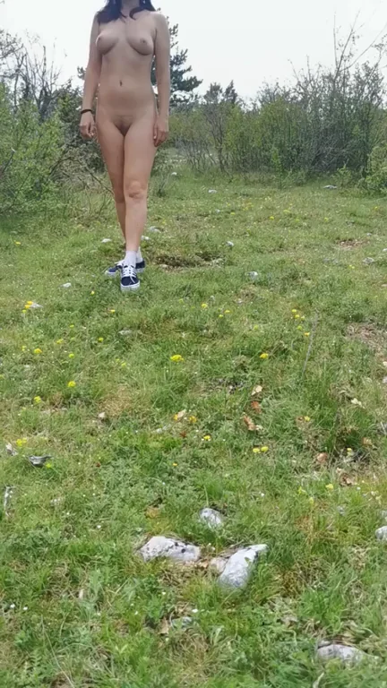 [f] There was a car parked not far from this spot and I knew they could watch me posing naked, but I did it anyway ?