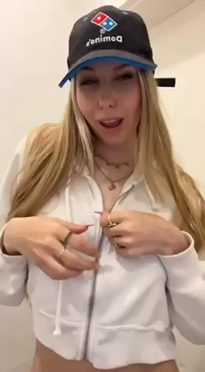 Hot blonde want to make you horny!❤ Cum see how naughty I am😈