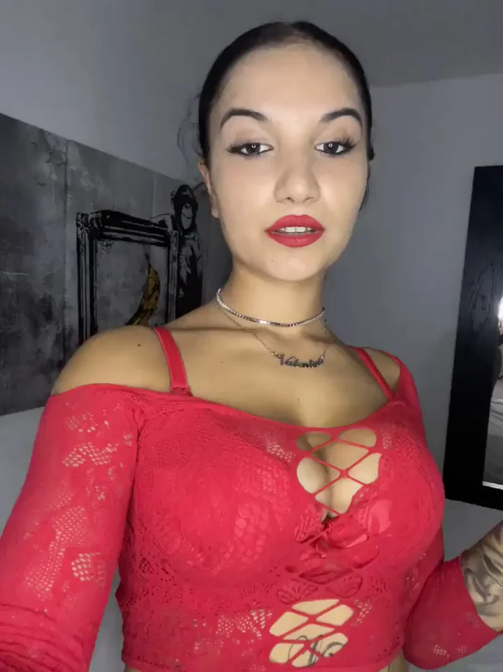 Sneaky Twerk Tease: Red Lace Bombshell Practices Her Ass-Shaking Skills