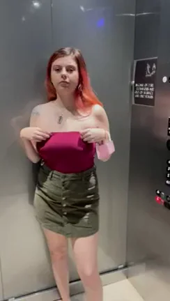 🍒 Slutty Elevator Tit Flash Thanks to Security Dudes 🔥
