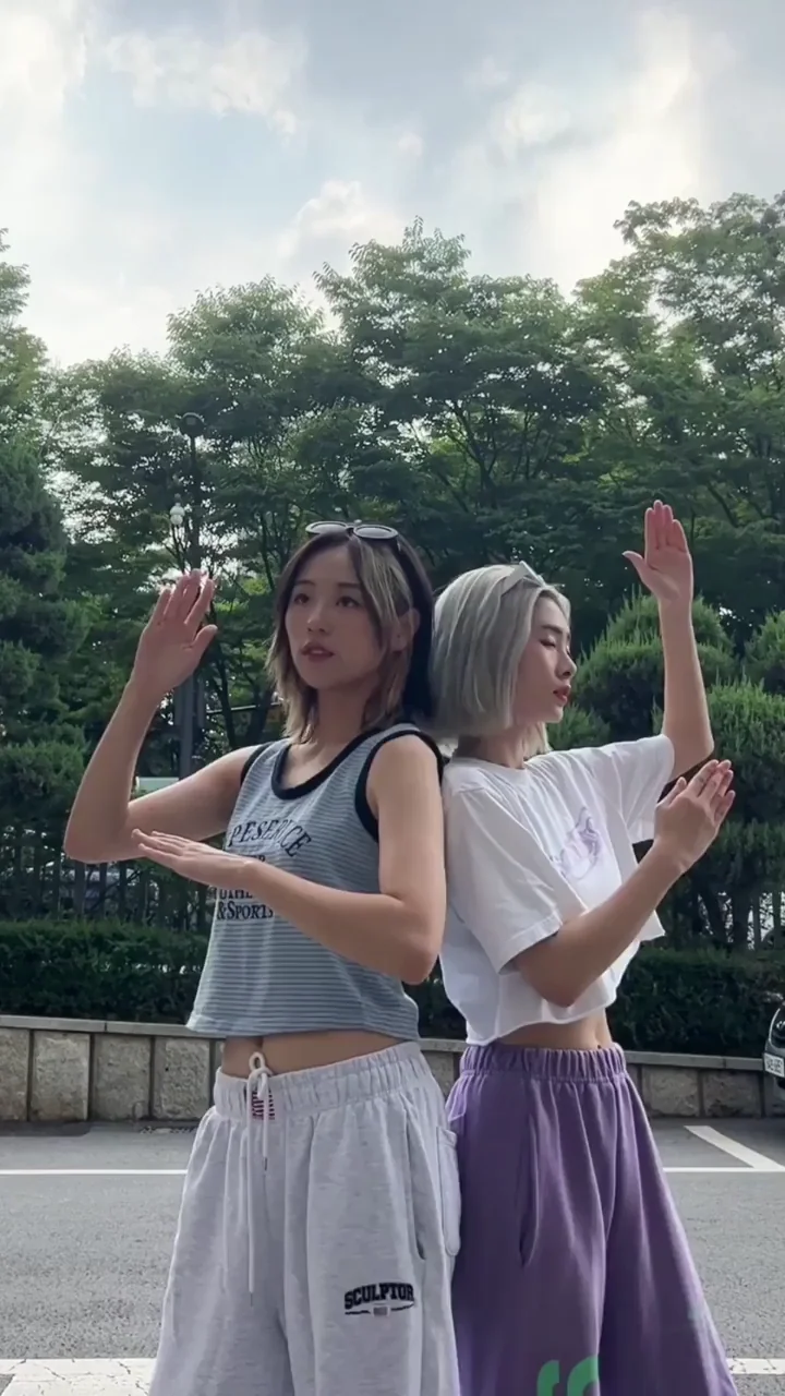 Queenz Eye - Ahyoon & Wonchae