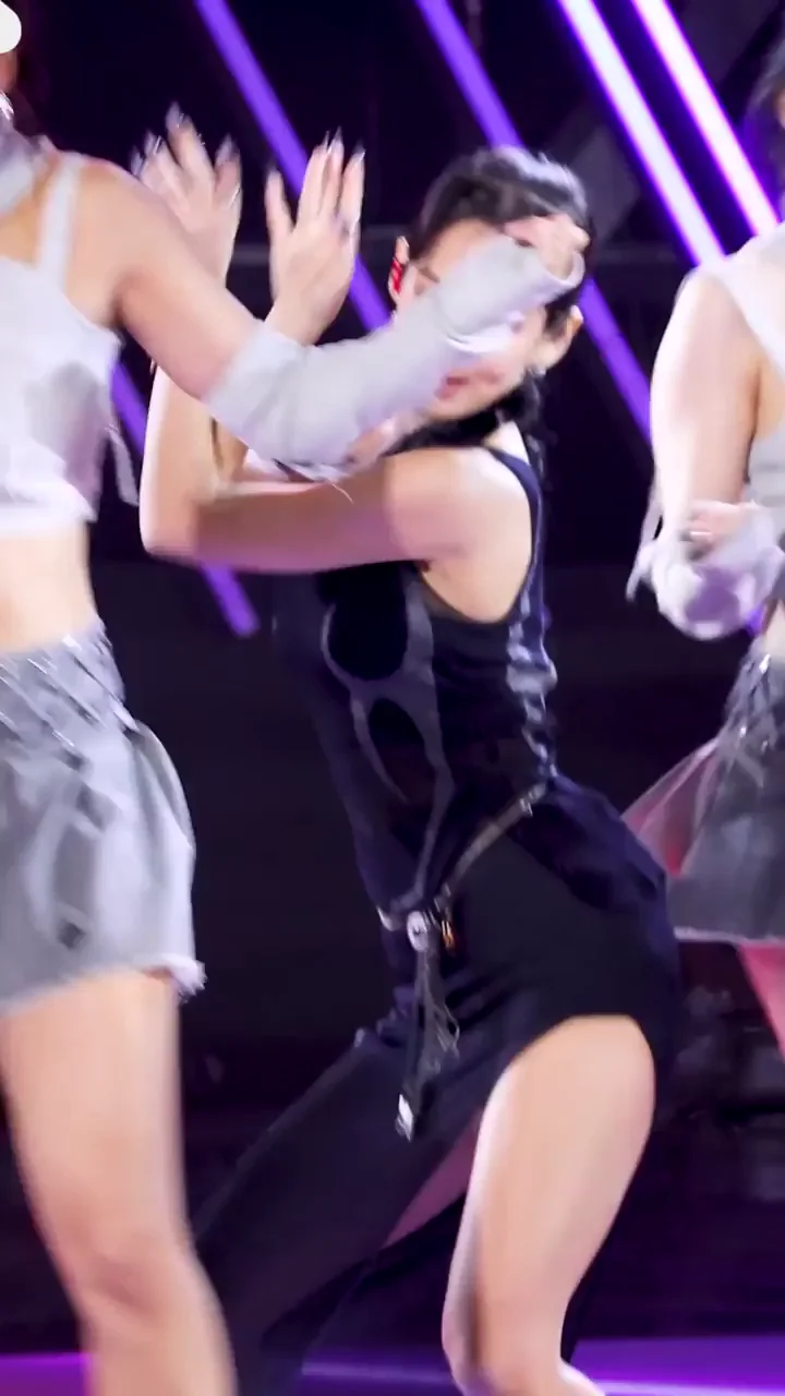 Hyoyeon’s Slutty Stage Shake: SNSD K-Pop Ass Quake Fap Fuel