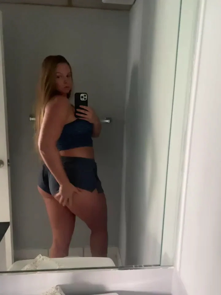 Feelin nice & round 🍑