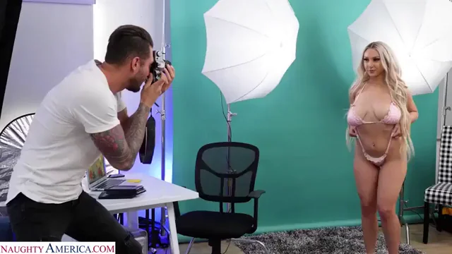 Skylar Vox's Juicy Tits & Pussy Photoshoot Tease 🔥🍑