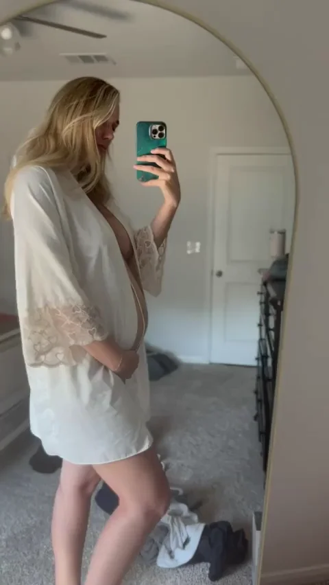 Breeding Babe's Robe Reveal: Massive Pregnant Tits Tease