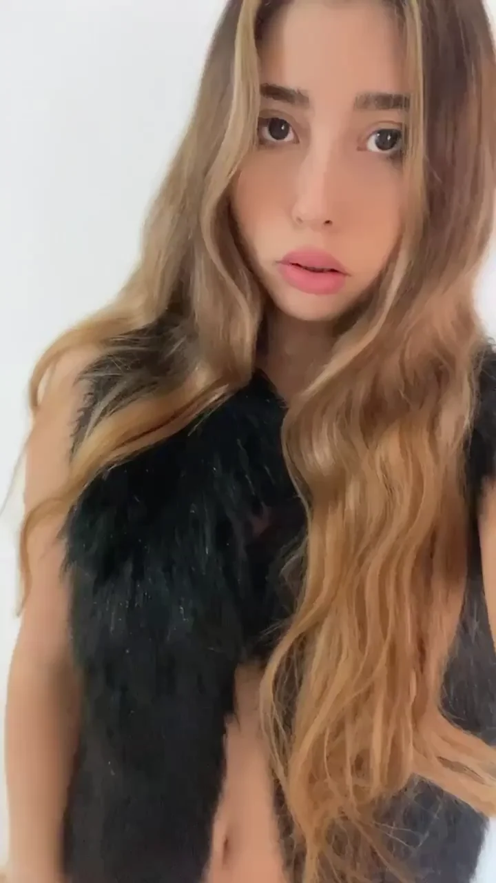 Petite Latina Tease Shows Off Her Perky Naked Tits 😈🍑