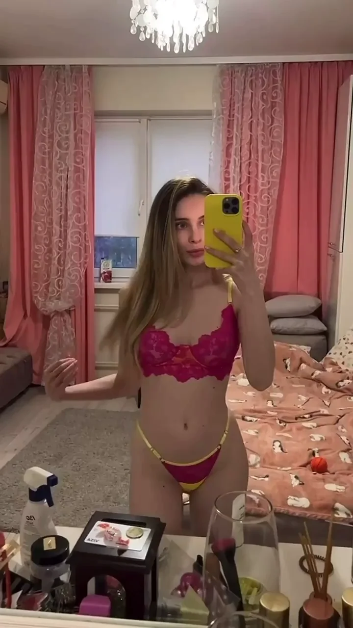 Juicy butt in pink panties