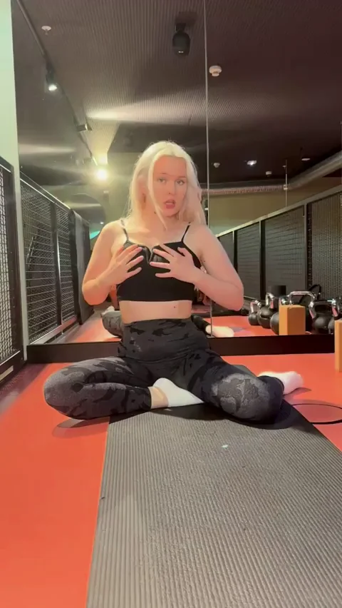 Dare Ya to Suck These Big Tits in the Gym? 💦🍒