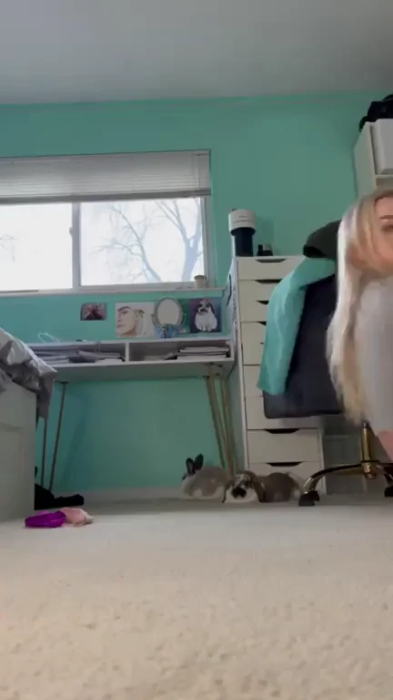 Flexible Fuckdoll Bends Over Backwards for Your Cock ?