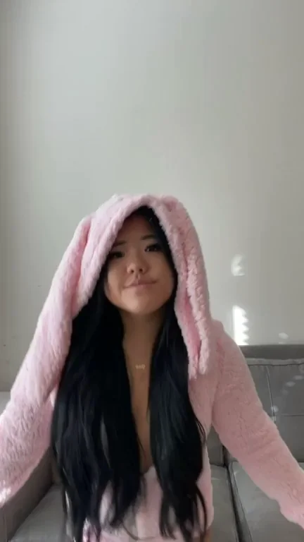 ? Reasons to date me: i’m sexy & silly, i’ll cuddle with you, i’ll make you food, AND suck your dick anywhere and anytime ?