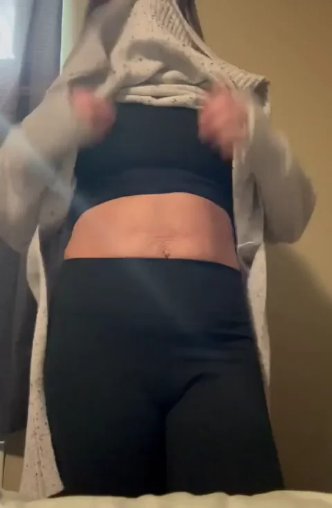 MILF's Massive Titties Steal the Show 🍈🍈🔥