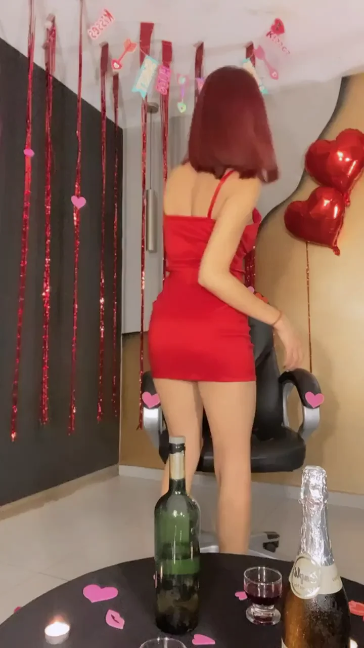 Wanna Peek More, Baby? Follow My Juicy Ass! 💋🔥