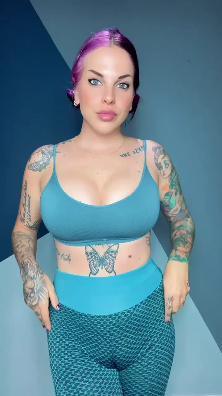 🔥 Purple-Haired Gym Slut Teasing Her Massive Tits & Juicy Ass for a Fuck Buddy 💦