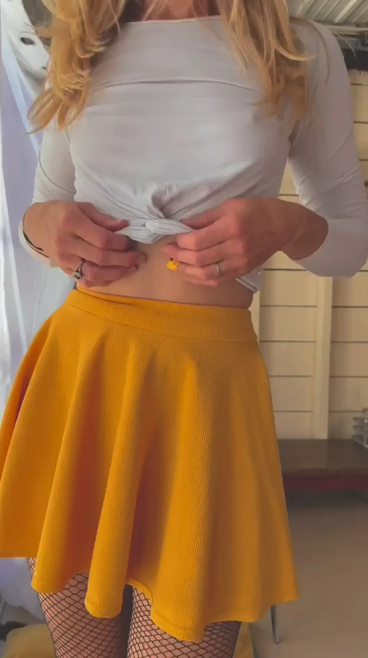 [f] Under my mom clothes|.