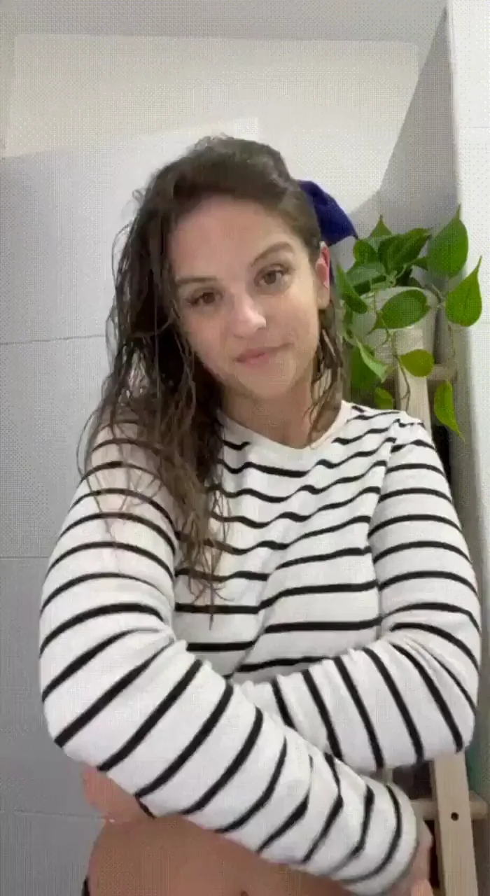 29 year old mom :) What's the first thing that caught your attention?
