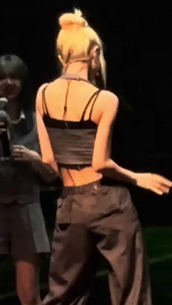 Yoohyeon's Slutty Stage Ass: Dreamcatcher Booty Tease