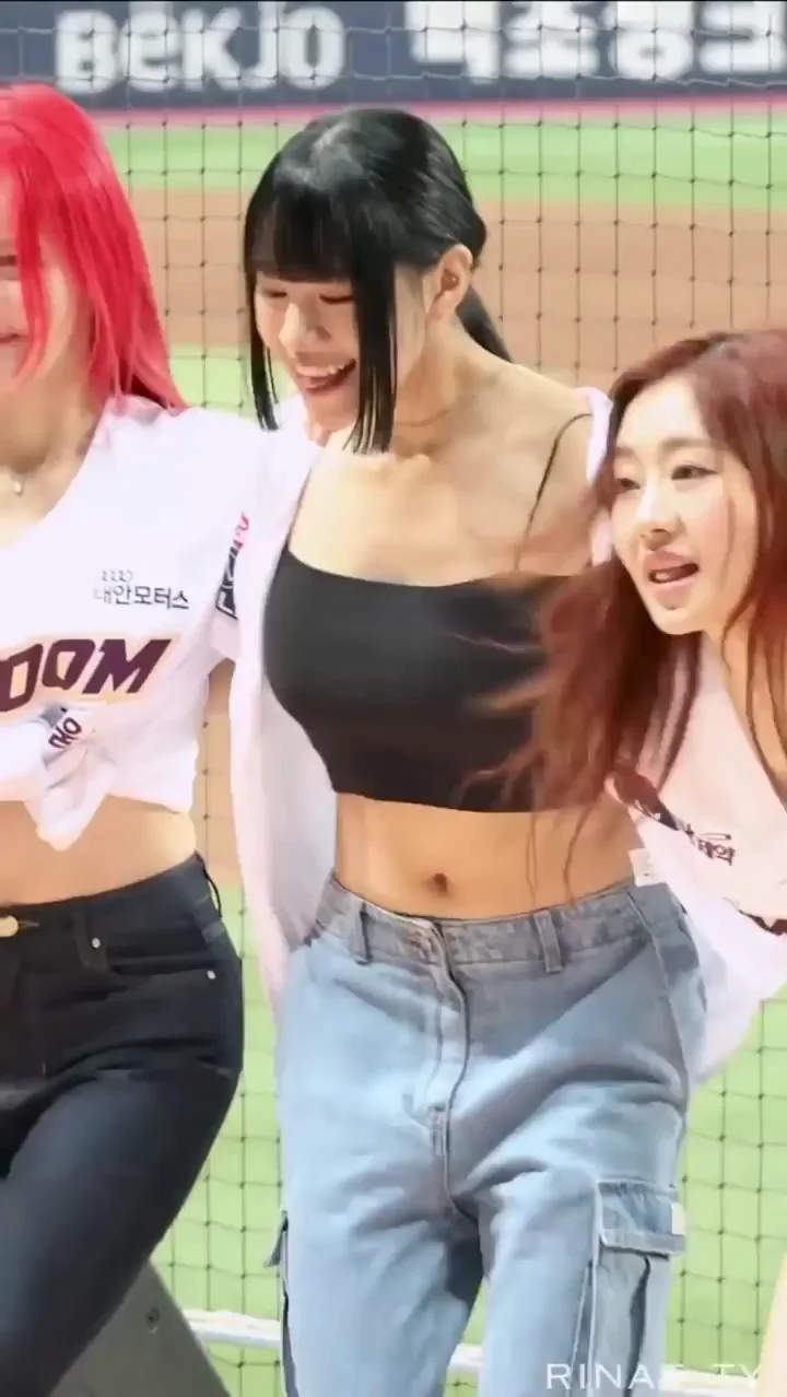 🔥 KISS OF LIFE Natty's Sexy Baseball Tease 😍💋