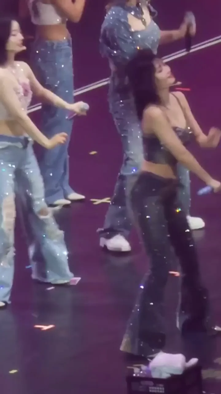 TWICE - Momo