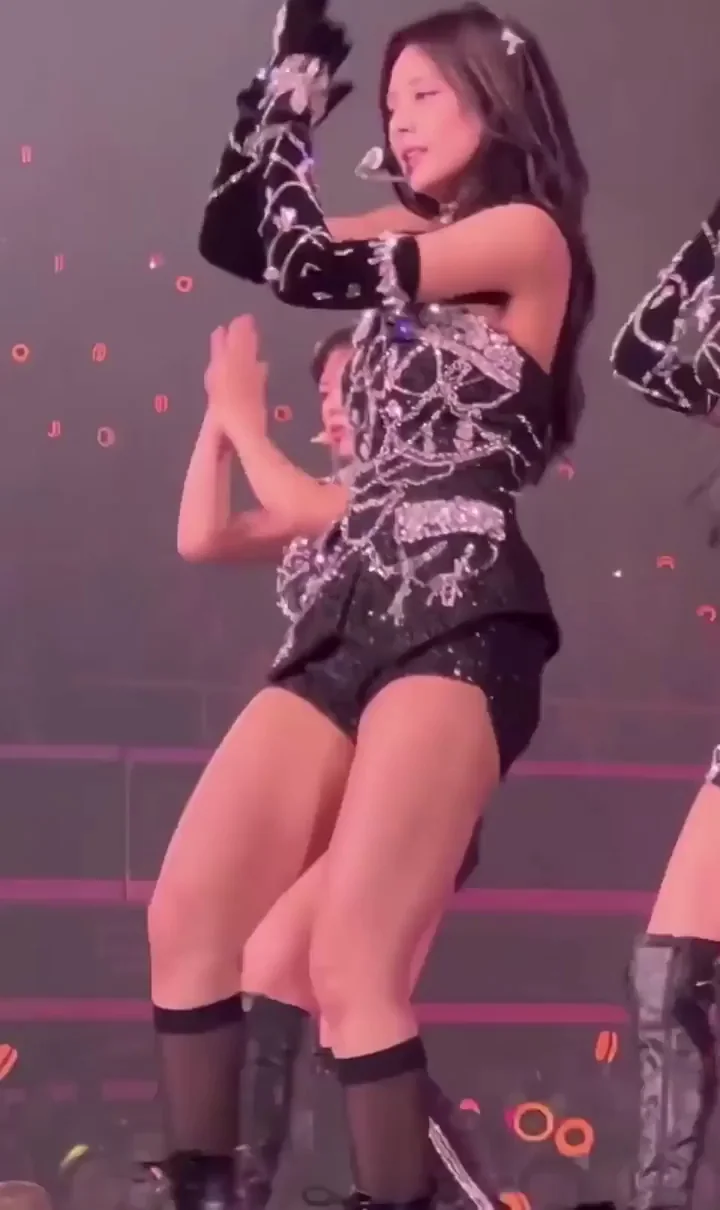 TWICE - TZUYU & SANA