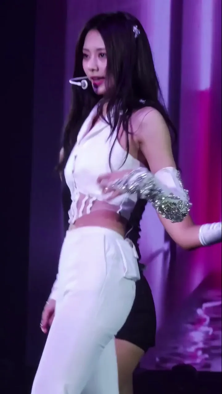 TWICE - Tzuyu