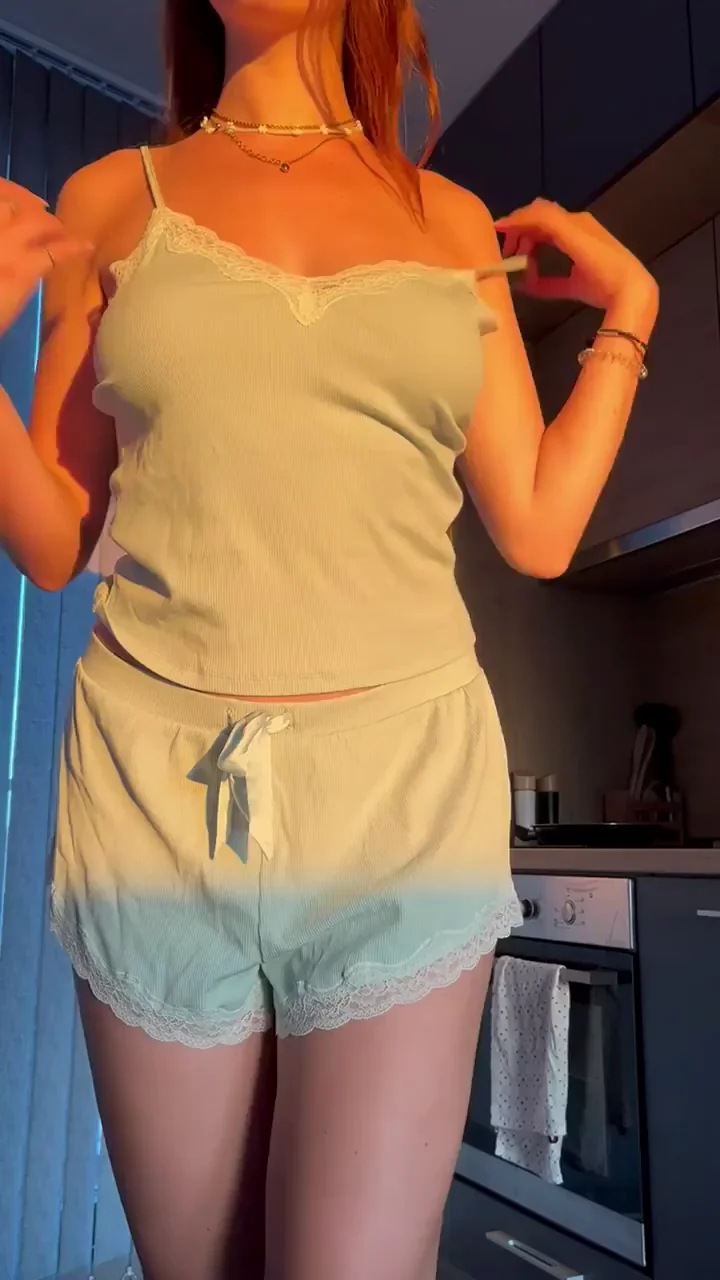 Golden hour boob flash <3