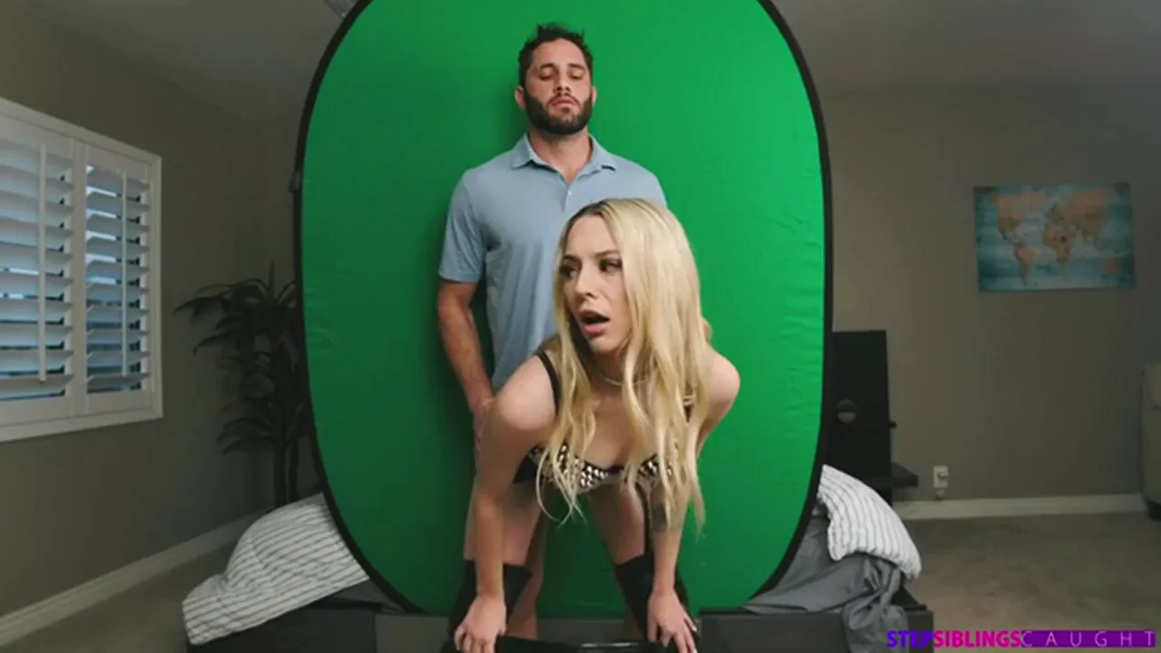 Lily Larimar's Slutty Step-Sis Green Screen Pound Fest - S1:E6