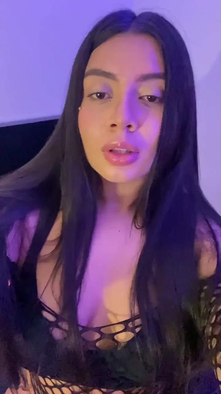 My freshly shaved pussy is so soft that even I love touching it