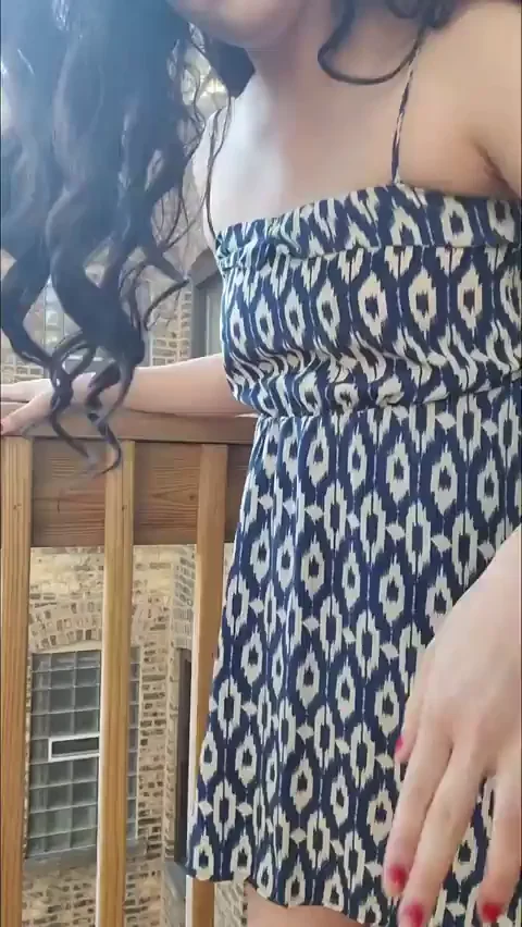 Waking up early is the perfect time to show off a little on the balcony!