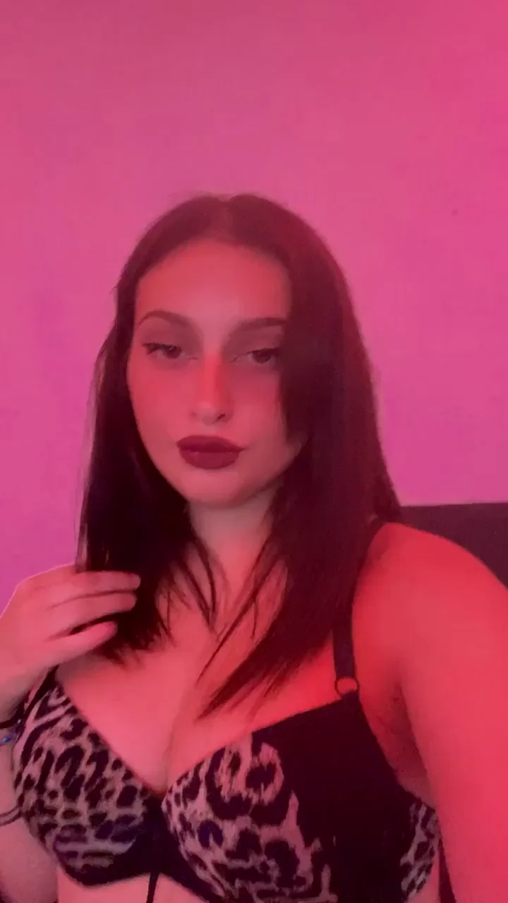 🍑 Drunk Teen's Leopard Curves Tease 💦