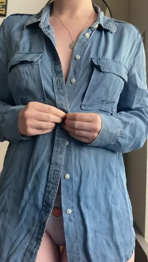 i love undressing for everyone to see...