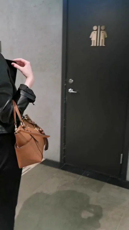 Hot Babe's Public Bathroom Face Fuck Facial Fun 💦🍆