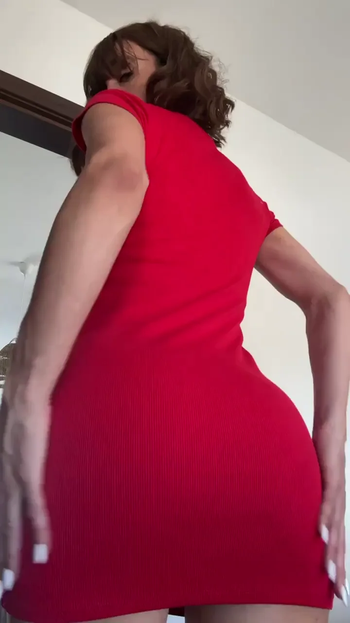 I like this dress but I think it looks better off 😜