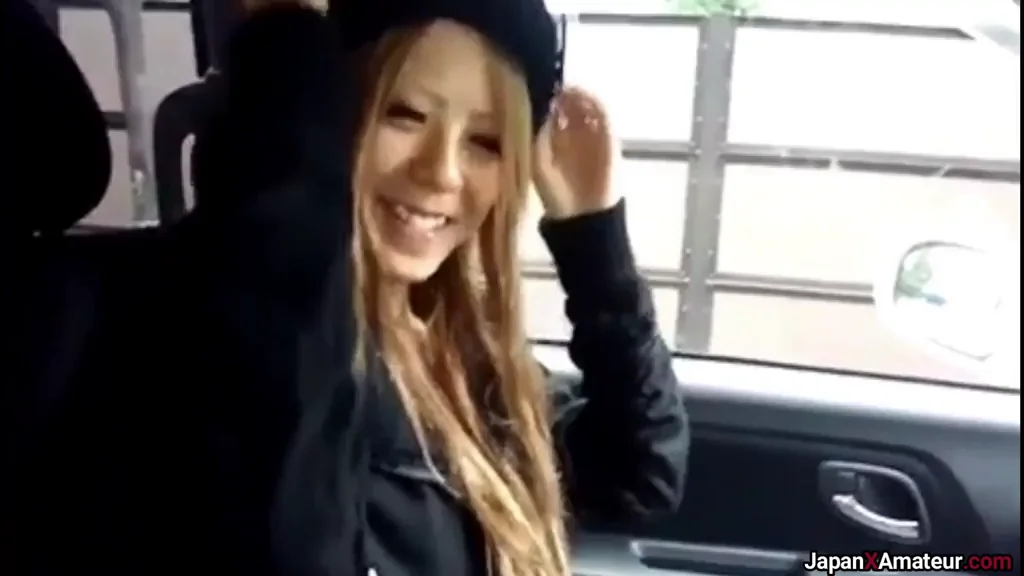 Amateur Japanese Gyaru Sucking Dick Inside A Car