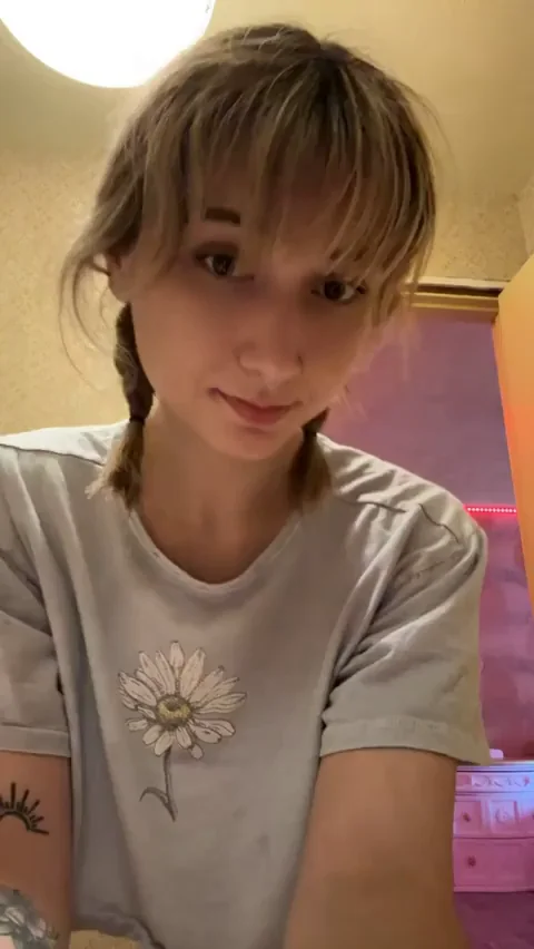 Petite Teen's Juicy Little Ass Twerk Tease