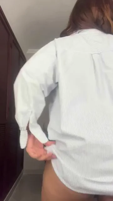 A cheeky twerking ass