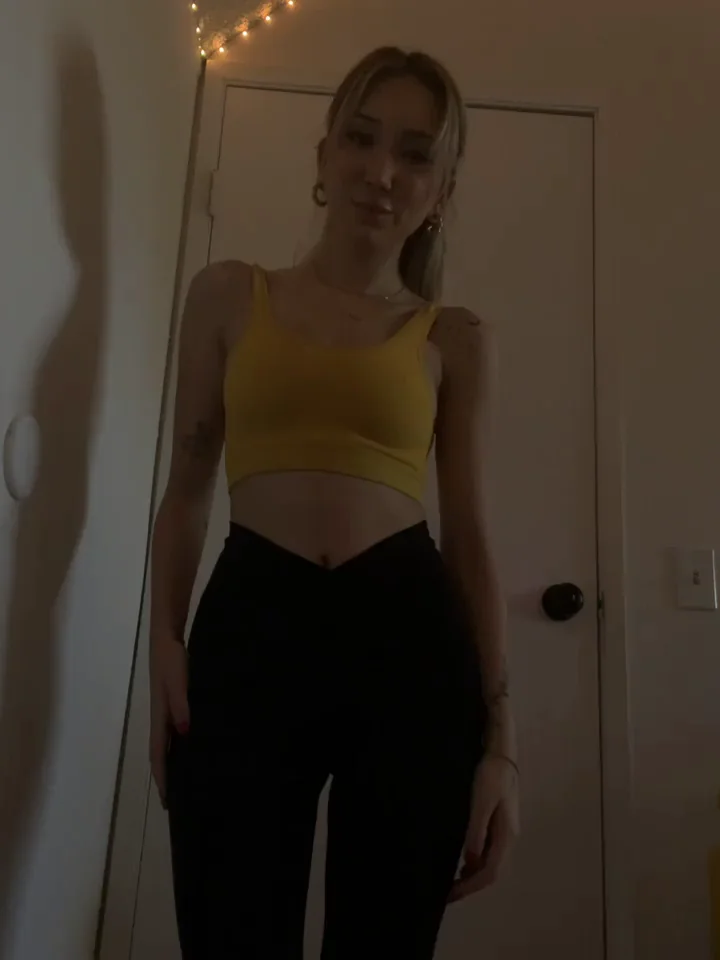 Fun Size Slut with Thick Juicy Ass 🍑🔥