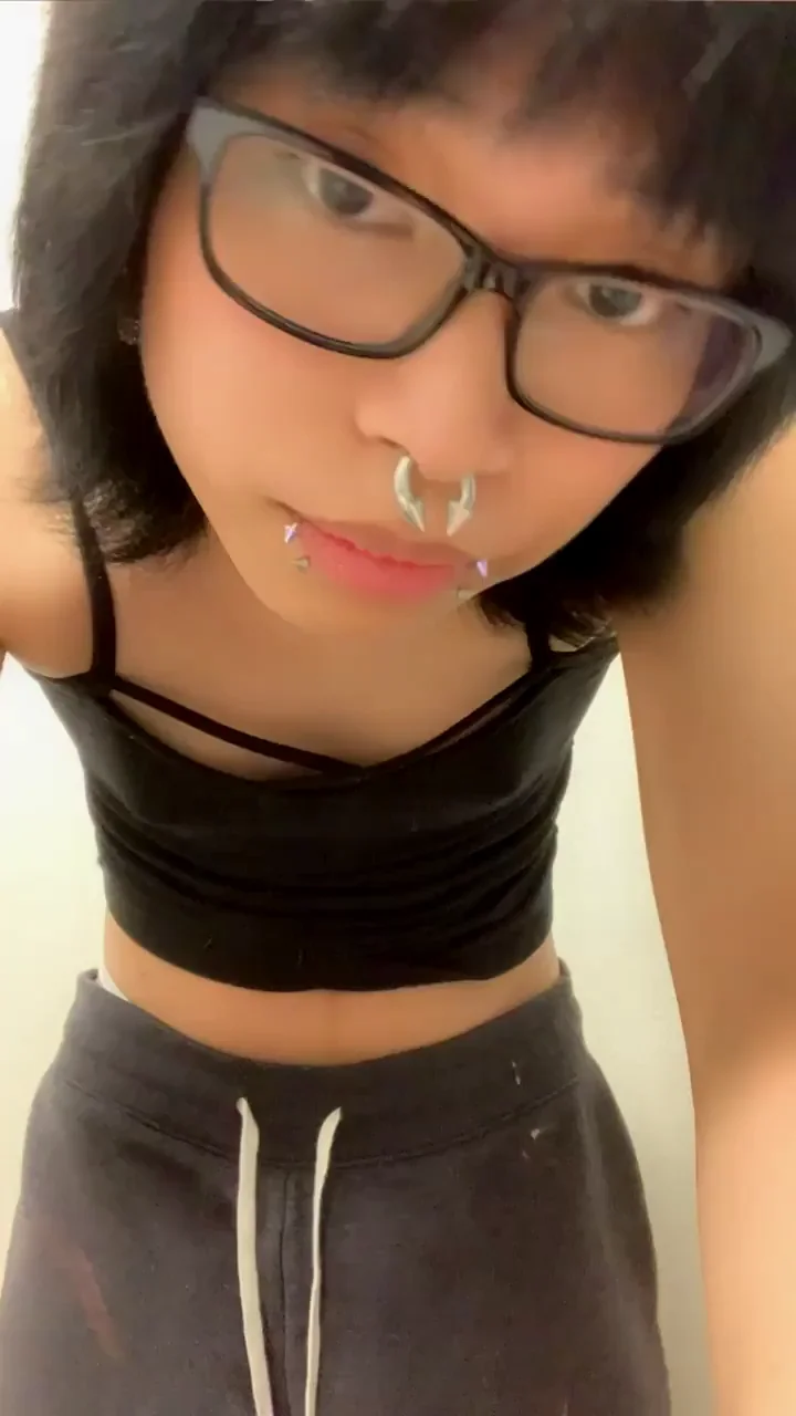 📸 Futanari Babe's Massive Dick Pics Tease 😈🍆