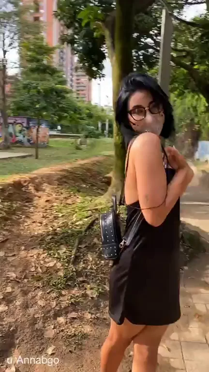 Risky Park Flash: Busty Slut Drops Dress for Titty Tease