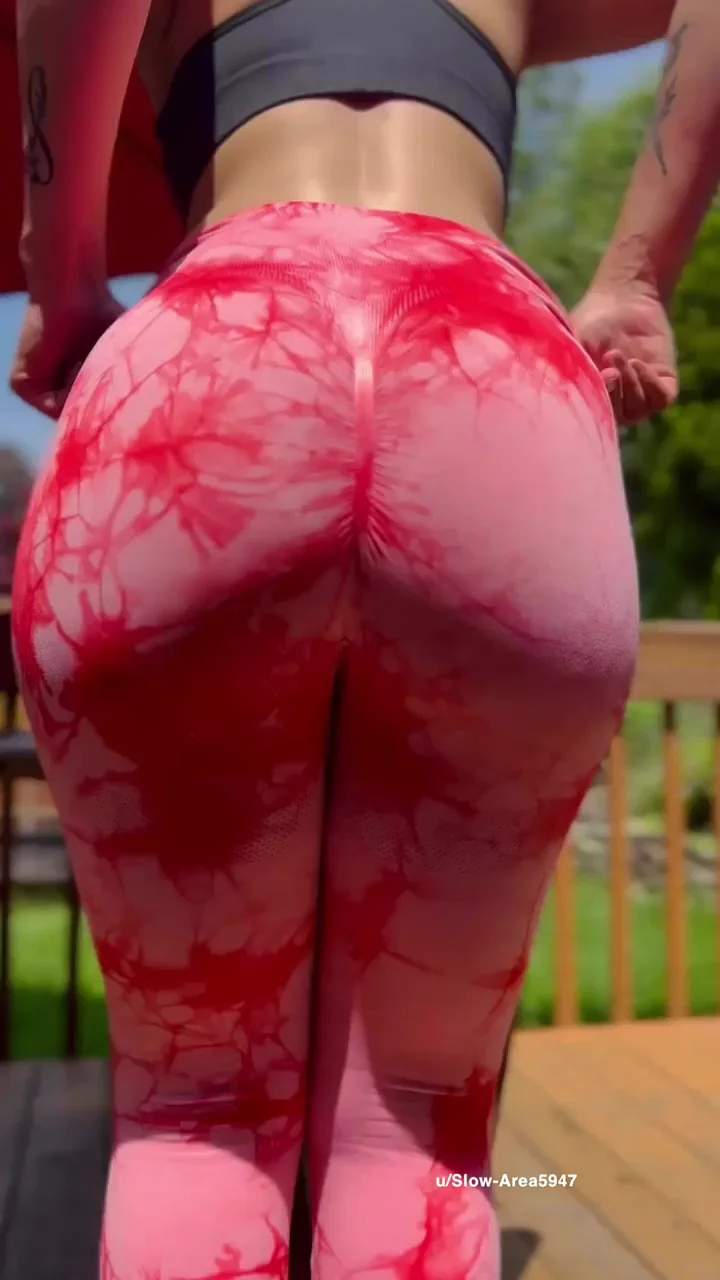 Surprise! This Thick PAWG Teen's Massive Bubble Butt 🍑🔥