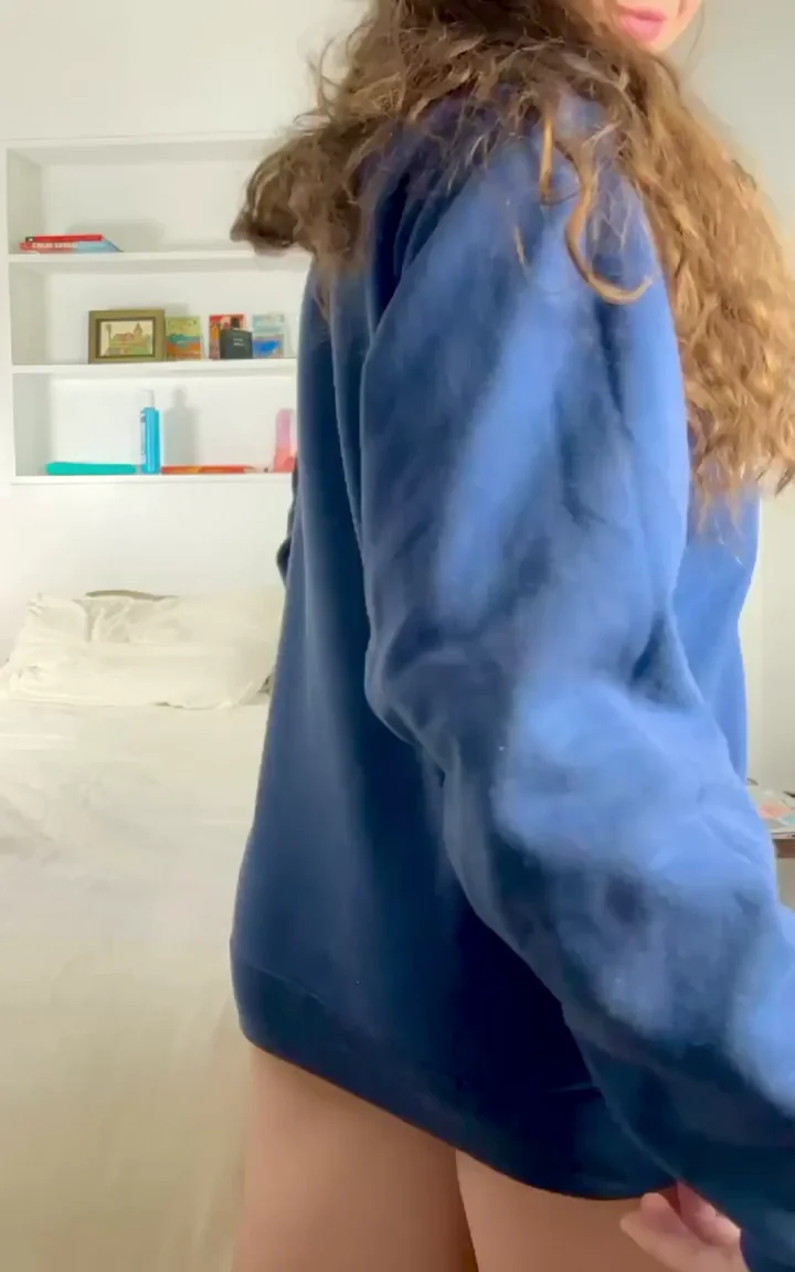 Quick Peek at My Juicy Ass 🍑🔥